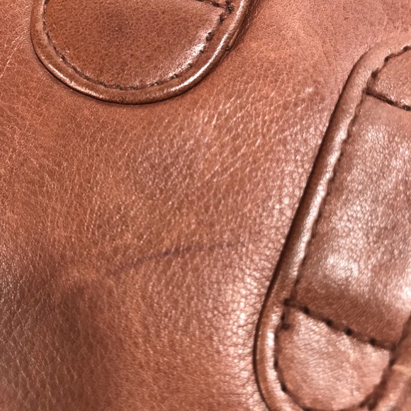 Vintage Liz Claiborne Accessories Tan Leather Crossbody Bag - Picture 12 of 12